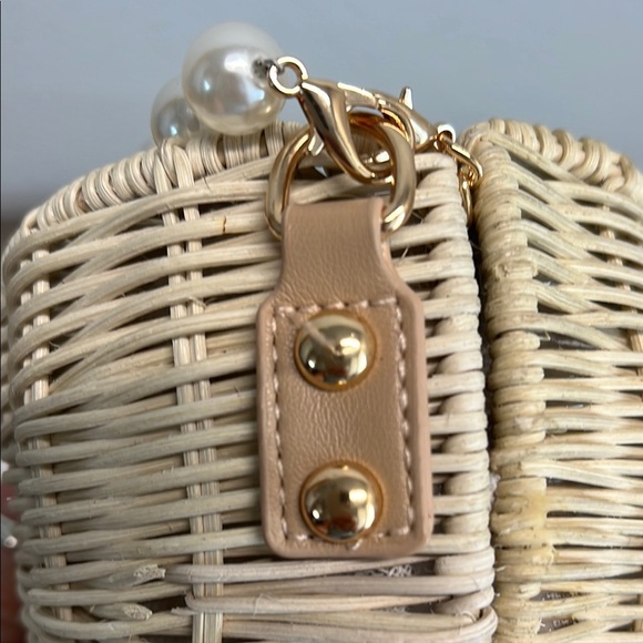 Haute Hippie | Seashell-Shaped Bag w/ Faux Pearl Handles 🐚 - Picture 5 of 13